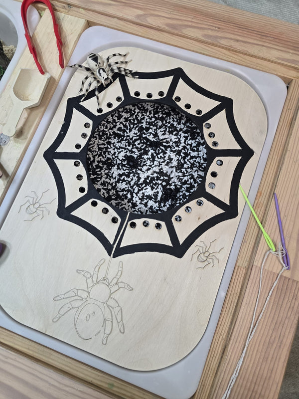 لوح خيوط العنكبوت الخشبي