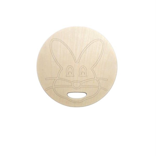 لوح خشبي – إطعام الأرنب بالجزر