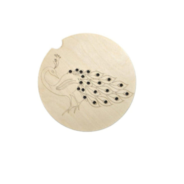 لوح خشبي – تزيين الطاووس