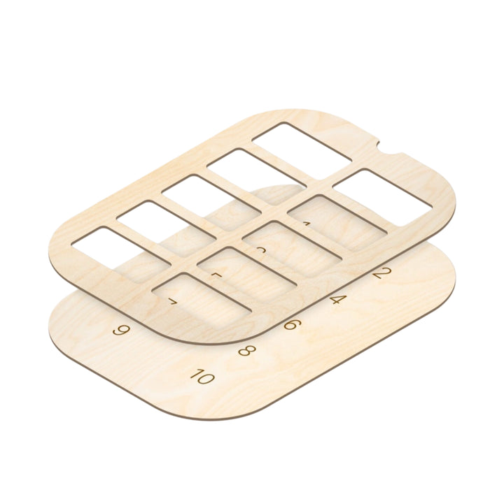 لوحة العد التعليمية للأطفال من LITTLE ARTIST مصنوعة من الخشب، تحتوي على أرقام وفتحات مقطوعة.