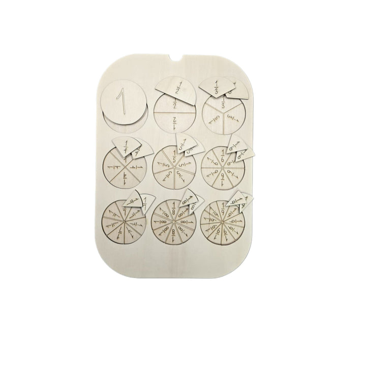 مجموعة ألعاب الكسور التعليمية من لِيتِل أَرْتِسْتْ مع قطع خشبية لتعليم مفاهيم الكسور.