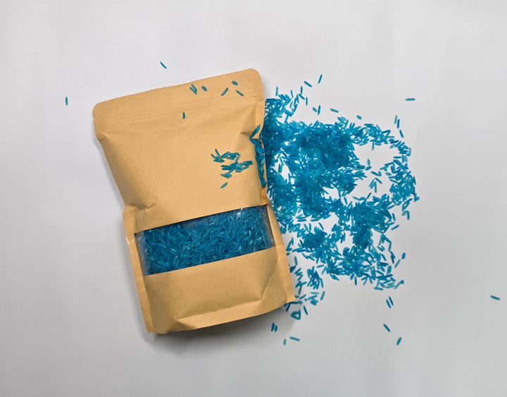 أرز حسي أزرق من Little Artist في حقيبة، مثالي للألعاب الحسية التعليمية واللعب الإبداعي.