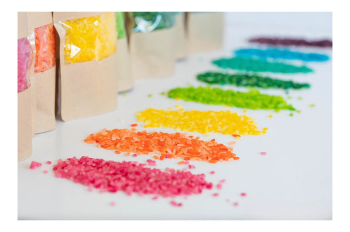 رمال لعب حسيّة ملونة بألوان متعددة للمتعة الإبداعية، مثالية كألعاب حسيّة تعليمية.