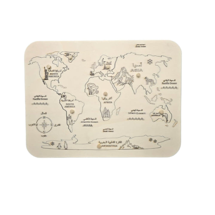 لغز المعالم الشهيرة من LITTLE ARTIST يعرض خريطة للعالم مع أسماء القارات والمناطق.