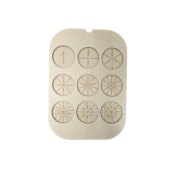 لوحة تعلم الكسور من LITTLE ARTIST لتعليم الأطفال مفاهيم الكسور مع رسومات منقوشة.
