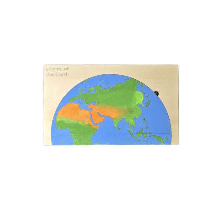 لعبة تفاعلية من LITTLE ARTIST لطبقات الأرض، تتميز بقارات ملونة وتفاصيل المحيطات.