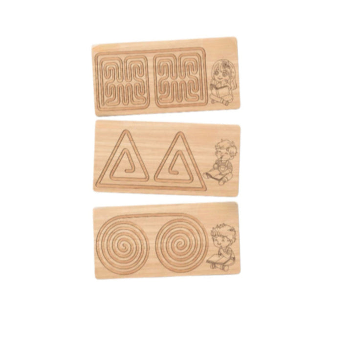مجموعة لوحة الحواس للأطفال من LITTLE ARTIST تضم ثلاث لوحات خشبية بتصاميم لمسية متنوعة.