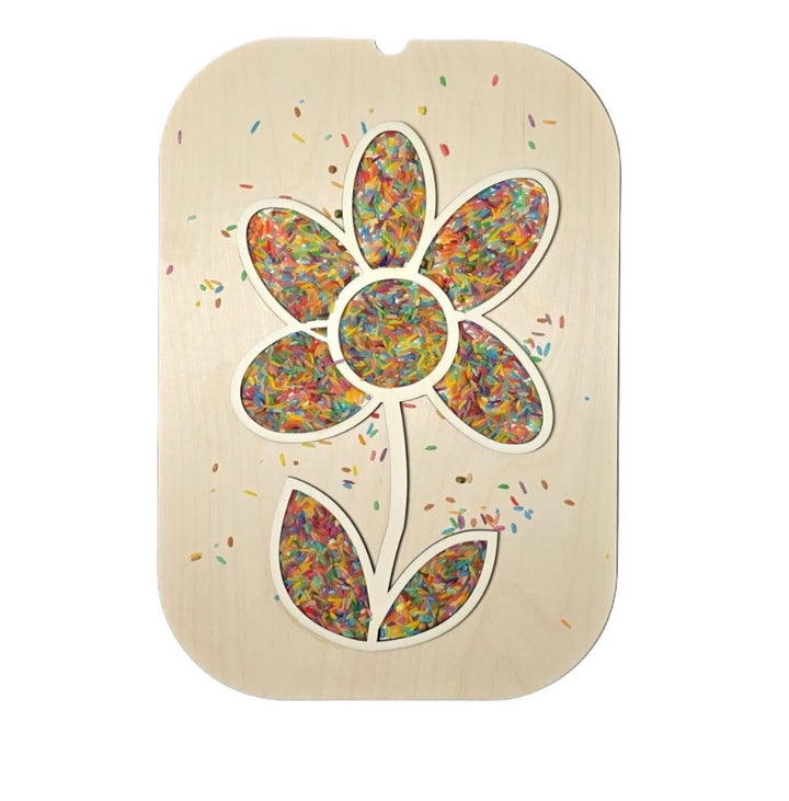 لعبة مونتيسوري زهرة من Little Artist تتميز بتصميم ملون مع فتحة شكل زهرة ومواد زاهية