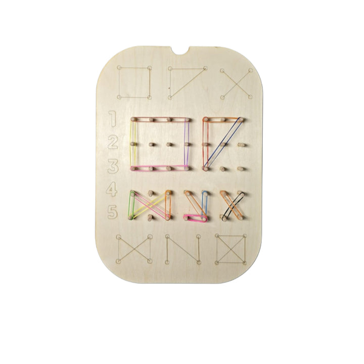 لوحة الأشكال الهندسية بطريقة مونتيسوري مع أشكال مرقمة وأشرطة مطاطية ملونة للتعلم العملي.
